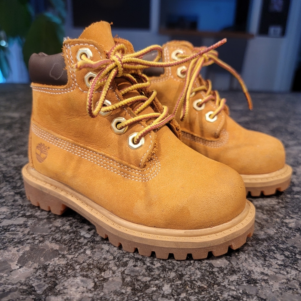 Toddler Tomberland boots - no insoles